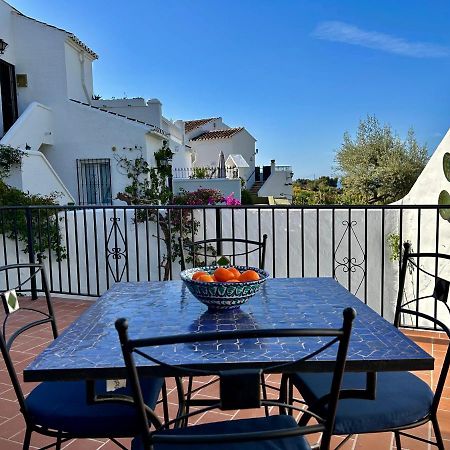 Casa Con Terraza Y Hermoso Jardin Comunal Нерха Екстериор снимка