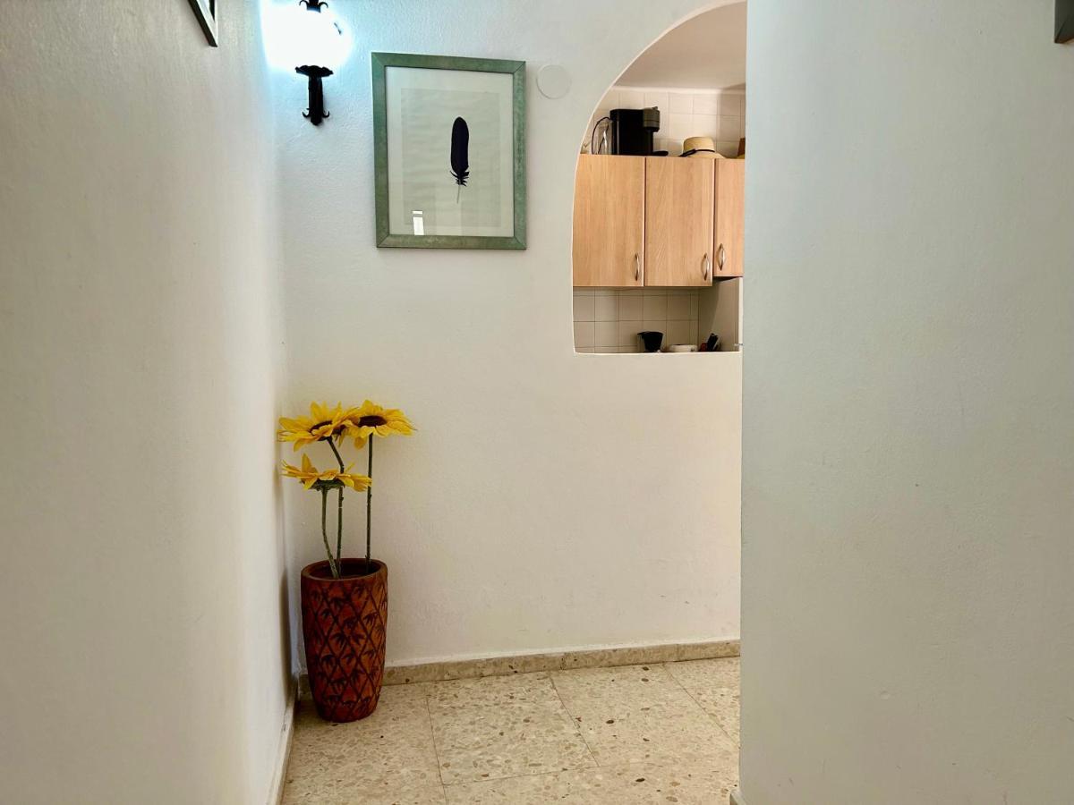 Casa Con Terraza Y Hermoso Jardin Comunal Нерха Екстериор снимка
