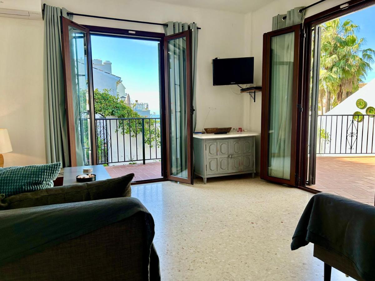 Casa Con Terraza Y Hermoso Jardin Comunal Нерха Екстериор снимка