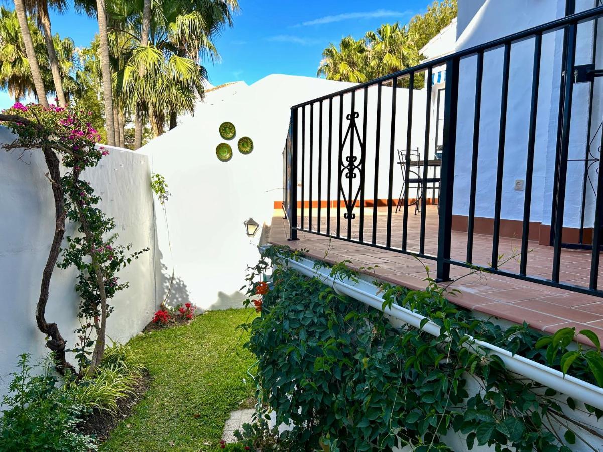 Casa Con Terraza Y Hermoso Jardin Comunal Нерха Екстериор снимка