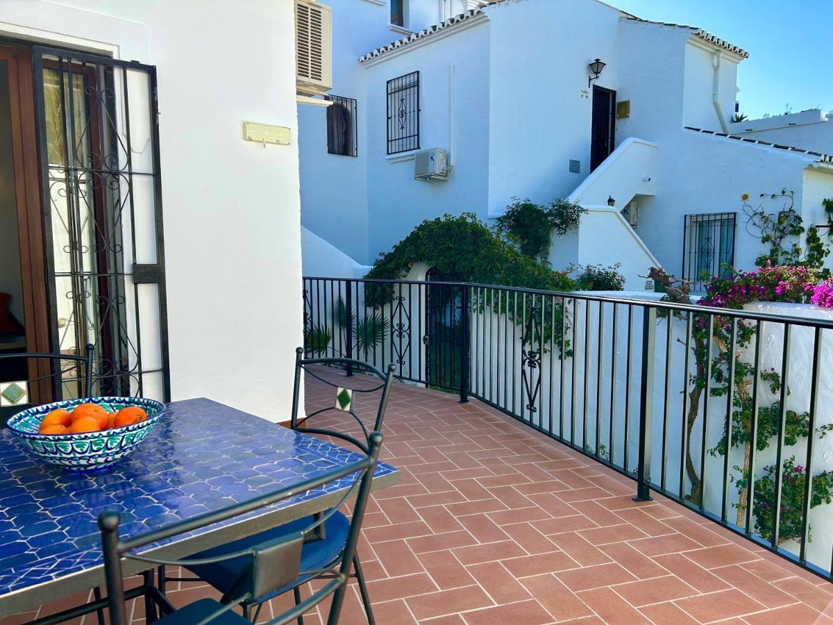 Casa Con Terraza Y Hermoso Jardin Comunal Нерха Екстериор снимка