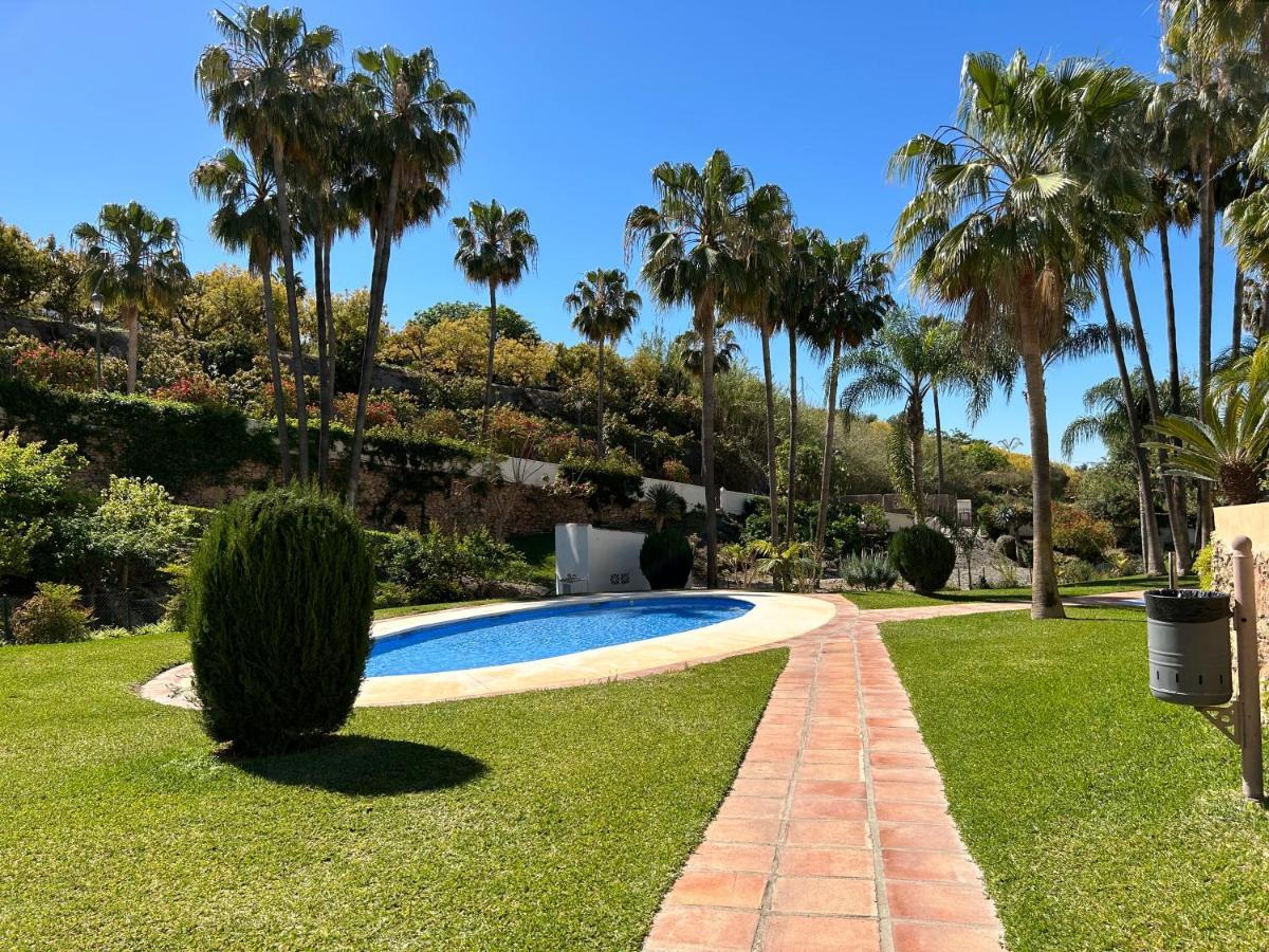 Casa Con Terraza Y Hermoso Jardin Comunal Нерха Екстериор снимка