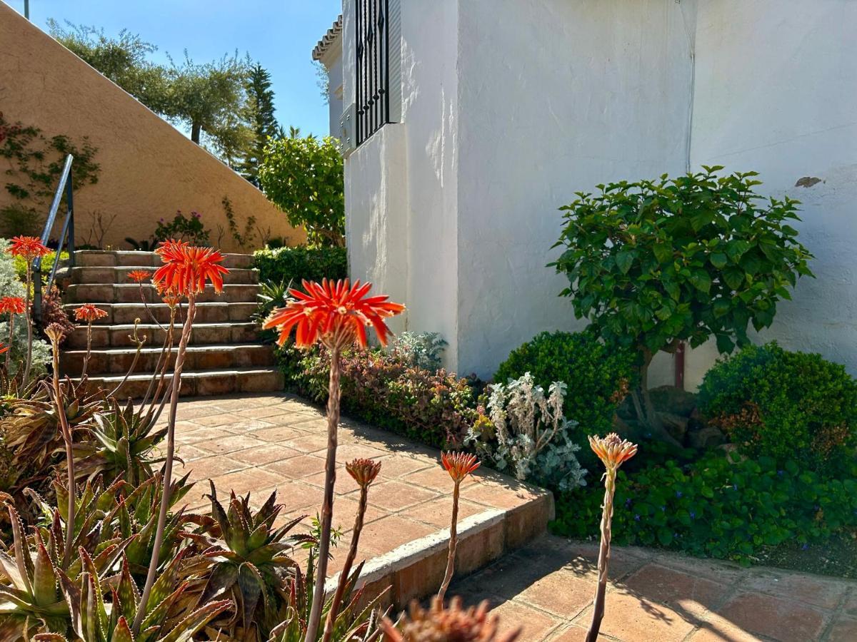 Casa Con Terraza Y Hermoso Jardin Comunal Нерха Екстериор снимка